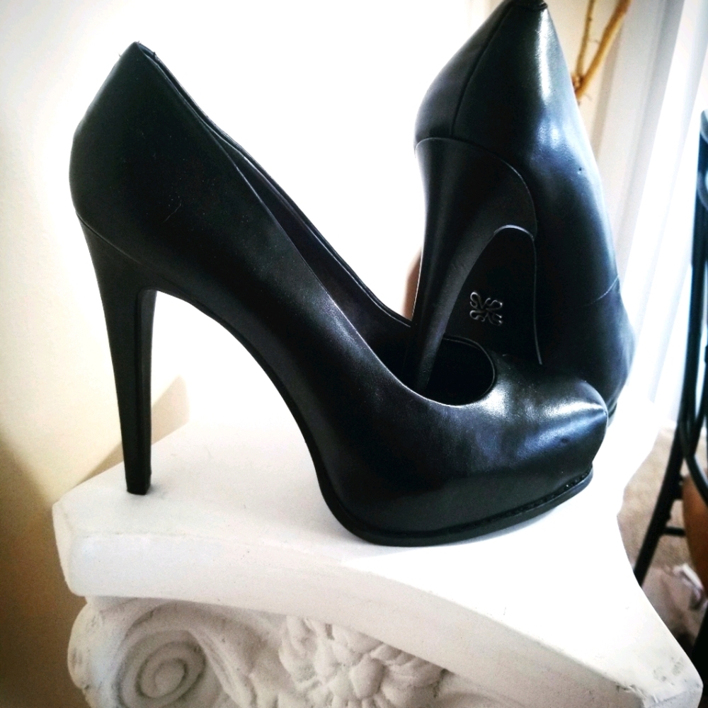 Simply Vera Wang Heels - Size 8.5